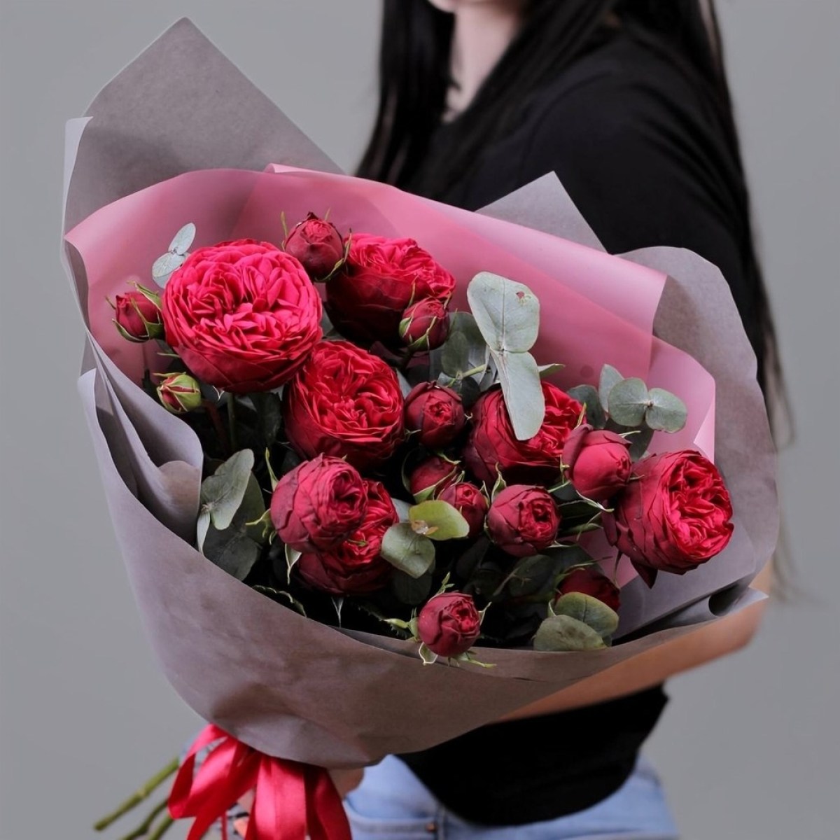 Букет из кустовой розы Ред Пиано